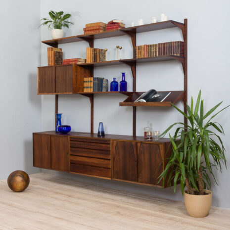 21285 Three bay Cadovius modular Danish wall unit in rosewood with 4 cabinets, exposition shelf and 6 shelves, 60s-3 Three bay Cadovius modular Danish wall unit in rosewood with cabinets exposition shelf and shelves s scaled