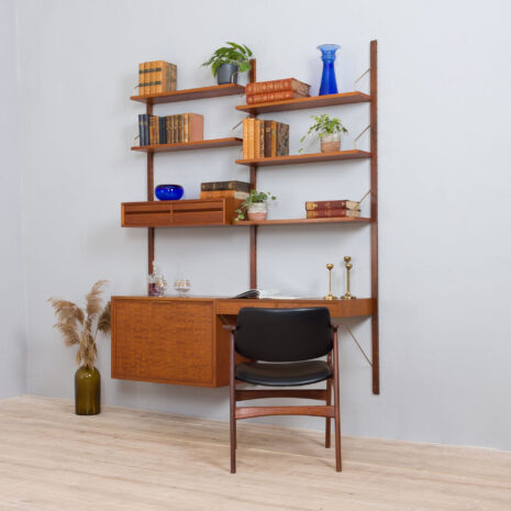 21299 Szafka wisząca Cadovius 2 z biurkiem-2 Cadovius bay wall unit with a desk scaled