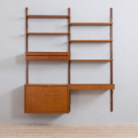 21299 Szafka wisząca Cadovius 2 z biurkiem-4 Cadovius bay wall unit with a desk scaled