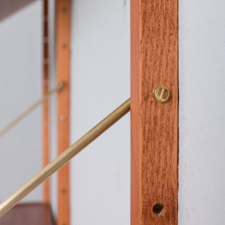 21302 Duńska modułowa szafka ścienna z biurkiem, szafką z przesuwanymi drzwiami i półką ekspozycyjną w stylu Sorensen Cadovius, lata 1960-12 Danish two bay modular wall unit with a desk sliding doors cabinet and a display shelf in Sorensen Cadovius style s scaled