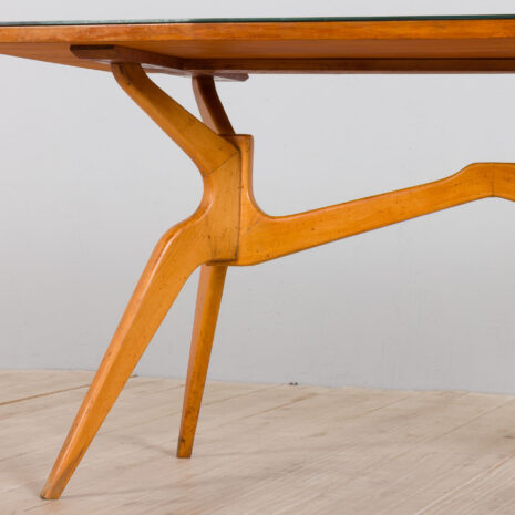 21350 Włoski stół z litego klonu z czarnym szklanym blatem w stylu Ico Parisi-12 Włoski stół z litego klonu z czarnym szklanym blatem w stylu Ico Parisi w skali