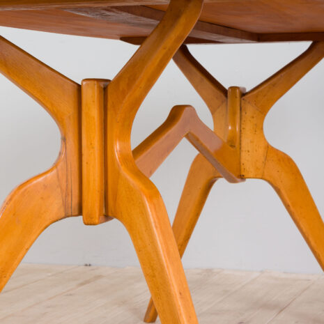 21350 Włoski stół z litego klonu z czarnym szklanym blatem w stylu Ico Parisi-8 Włoski stół z litego klonu z czarnym szklanym blatem w stylu Ico Parisi w skali