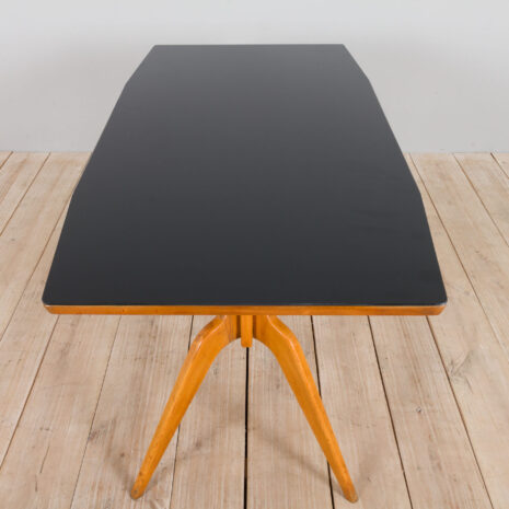 21350 Włoski stół z litego klonu z czarnym szklanym blatem w stylu Ico Parisi-9 Włoski stół z litego klonu z czarnym szklanym blatem w stylu Ico Parisi w skali