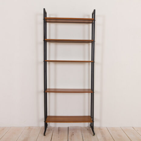 2113 Włoski wolnostojący regał z mosiężnymi nóżkami-6 Italian free standing bookcase with brass feet scaled