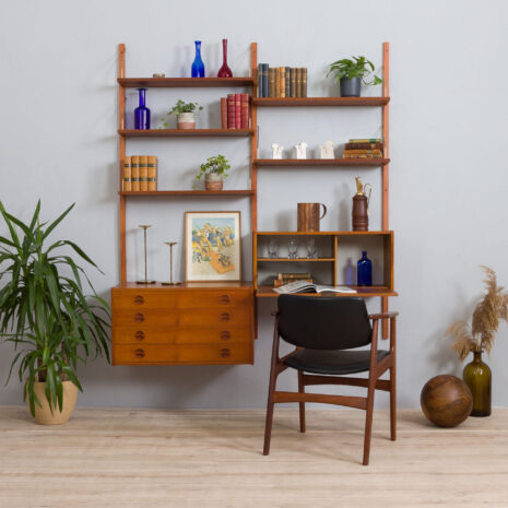 21287 Szafka wisząca w stylu Cadovius Sorensen z sekretarzykiem, komodą i 5 półkami-1 Cadovius Sorensen style wall unit with a secretary desk and chest of drawers and shelves scaled