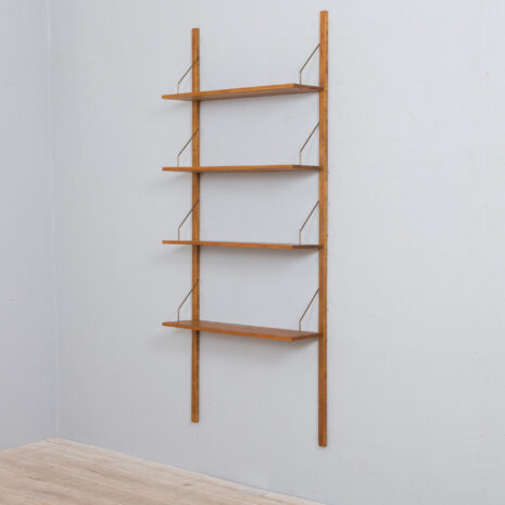21293 Set of 4 solid oak shelves from Denmark, 1970s(1) Set of solid oak shelves from Denmark s scaled
