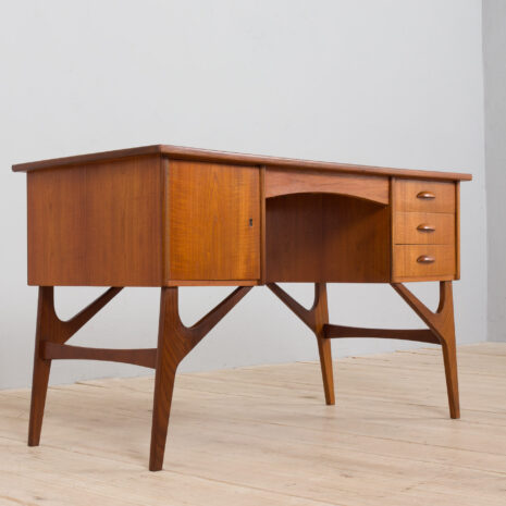 21327 Duńskie biurko z drewna tekowego z połowy wieku na rzeźbionej podstawie 1960-13 Danish mid century teak desk on sculptural base scaled