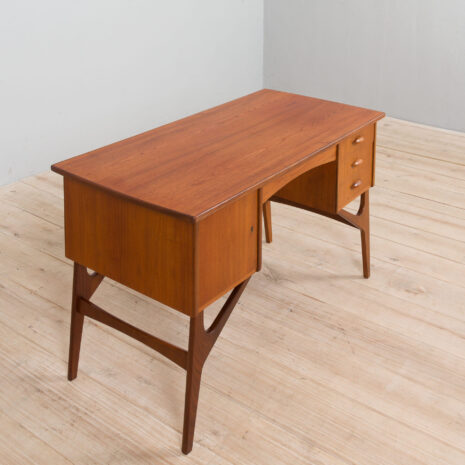 21327 Duńskie biurko z drewna tekowego z połowy wieku na rzeźbionej podstawie 1960-14 Danish mid century teak desk on sculptural base scaled