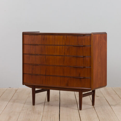 21329 mid century modern Wide Danish Dresser in teak-3 mid century modern Wide Danish Dresser in teak scaled