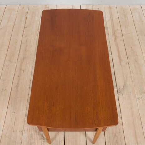 21333 Wolnostojące biurko Gunnar Nielsen z dębowymi nogami i uchwytami, Dania 1960-8 Gunnar Nielsen free standing desk with oak legs and handles Denmark s scaled