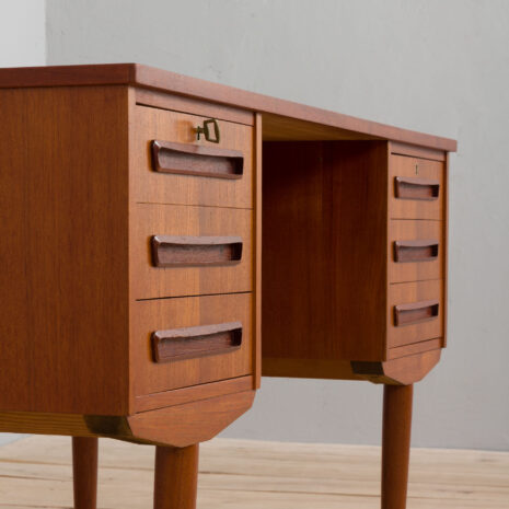 21336 Danish teak desk with 6 drawers -8 Danish teak desk with drawers scaled