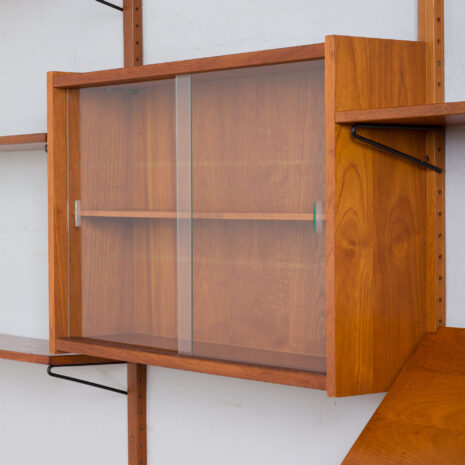 21394 Duńska szafka ścienna z drewna tekowego z połowy wieku z półką na czasopisma i szklaną szafką 1960-70s-8 Danish mid century teak wall unit with magazine shelf and glass cabinet s scaled