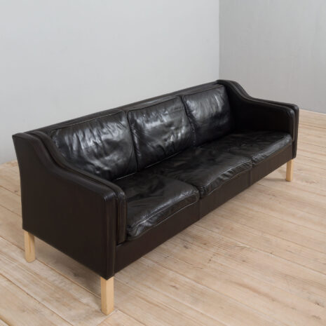 21398 Black leather sofa-1(1) Black leather sofa scaled