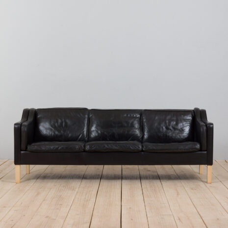 21398 Black leather sofa-3(1) Black leather sofa scaled