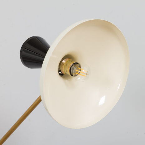 21399 Italian brass floor lamp in the style of Stilnovo -10 Italian brass floor lamp in the style of Stilnovo scaled