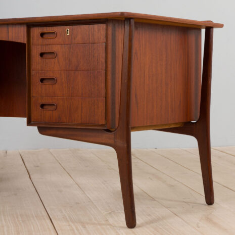 21334 Biurko z drewna tekowego projektu Svenda Aage Madsena dla H.P. Hansen, Dania 1960 -13 Teak Desk By Svend Aage Madsen For H