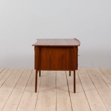 21334 Biurko z drewna tekowego projektu Svenda Aage Madsena dla H.P. Hansen, Dania 1960 -6 Teak Desk By Svend Aage Madsen For H