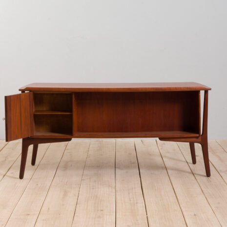 21334 Biurko z drewna tekowego projektu Svenda Aage Madsena dla H.P. Hansen, Dania 1960 -9 Teak Desk By Svend Aage Madsen For H