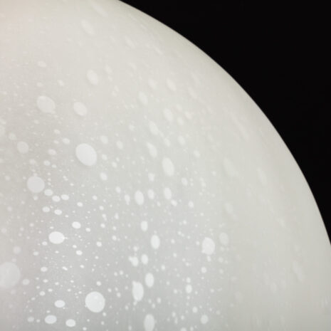 21367 Bardzo duży, ręcznie dmuchany wisiorek ze szkła Murano z mosiężnymi detalami, Włochy 1970s-6 Bardzo duży, ręcznie dmuchany, matowy wisiorek ze szkła Murano z mosiężnymi detalami.