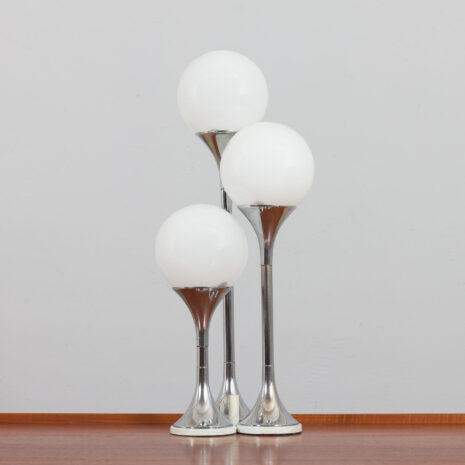 21374 Targetti Sankey space age chrome table lamp with 3 white spheres , Italy 1970s-1 Targetti Sankey space age chrome table lamp with white spheres Italy s scaled