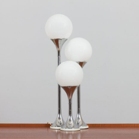 21374 Targetti Sankey space age chrome table lamp with 3 white spheres , Italy 1970s-2 Targetti Sankey space age chrome table lamp with white spheres Italy s scaled