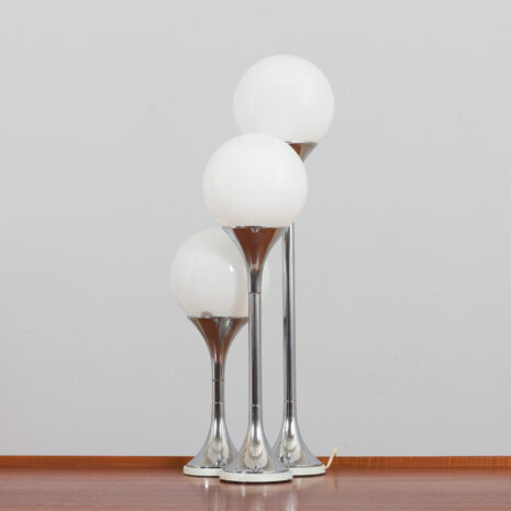 21374 Targetti Sankey space age chrome table lamp with 3 white spheres , Italy 1970s-3 Targetti Sankey space age chrome table lamp with white spheres Italy s scaled