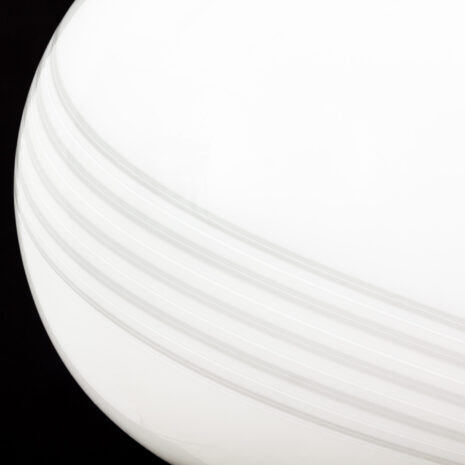 21386 Włoska lampa wisząca kula ze szkła Murano w stylu Venini, lata 1970-6 Włoska lampa wisząca w kształcie kuli ze szkła Murano w stylu Venini.