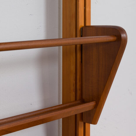 21406 Unité murale norvégienne en teck avec jardinière, 1970-11 Norwegian wall unit in teak with planter s scaled