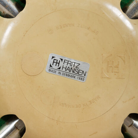 21415 Arne Jacobsen series 7 chair model 3207 with armrests in upholstery, 1970s-14 Arne Jacobsen series chair model with armrests in upholstery s scaled