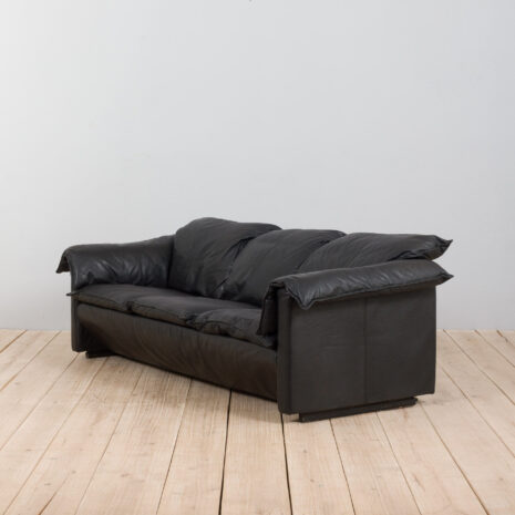 21424 Black leather sofa-3 Black leather sofa scaled