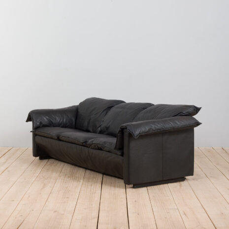 21424 Black leather sofa-4 Black leather sofa scaled