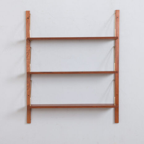 21425 Set of 3 teak shelves Sorensen style-3 Set of teak shelves Sorensen style scaled