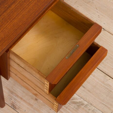 21330 Vintage duńskie biurko z drewna tekowego z 4 szufladami-15 Vintage Danish teak desk in Teak with drawers scaled