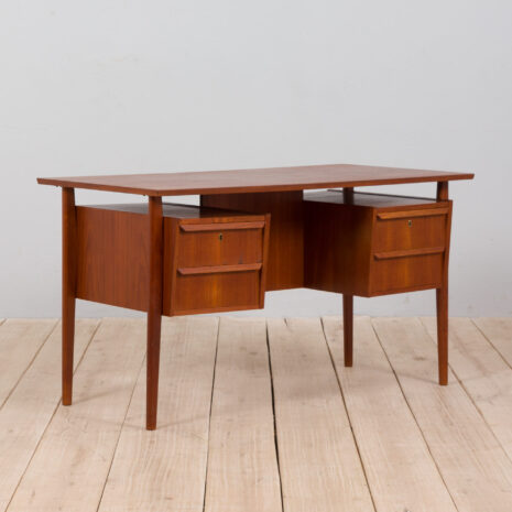21330 Vintage duńskie biurko z drewna tekowego z 4 szufladami-2 Vintage Danish teak desk in Teak with drawers scaled