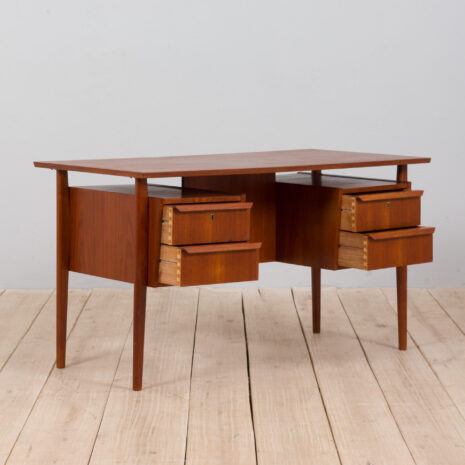 21330 Vintage duńskie biurko z drewna tekowego z 4 szufladami-3 Vintage Danish teak desk in Teak with drawers scaled