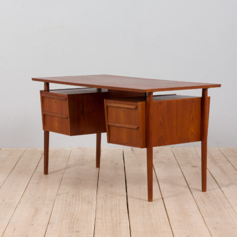 21330 Vintage duńskie biurko z drewna tekowego z 4 szufladami-5 Vintage Danish teak desk in Teak with drawers scaled