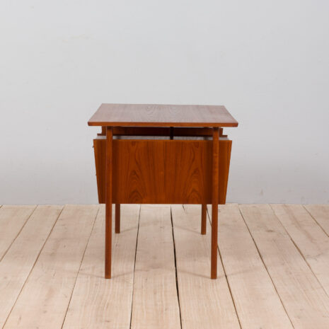 21330 Vintage duńskie biurko z drewna tekowego z 4 szufladami-6 Vintage Danish teak desk in Teak with drawers scaled