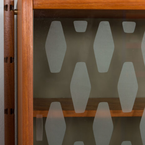 21439 Scandinavian 2 bay Ergo wall unit in teak with 3 cabinets and 4 shelves -20 Scandinavian bay Ergo wall unit in teak with cabinets and shelves scaled