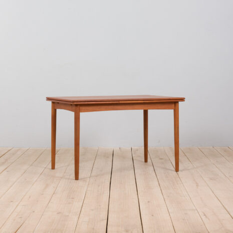 22005 Duński stół jadalny z drewna tekowego extandeble z dwoma ukrytymi liśćmi-2 Danish teak dining table extandeble with two hidden leaves scaled