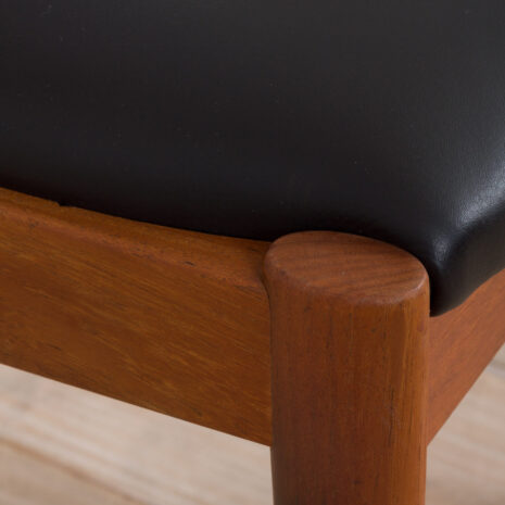 22051 Chaise 42 en teck Kai Kristiansen en cuir noir, 1960-8 Teak chair Kai Kristiansen in black leather s scaled