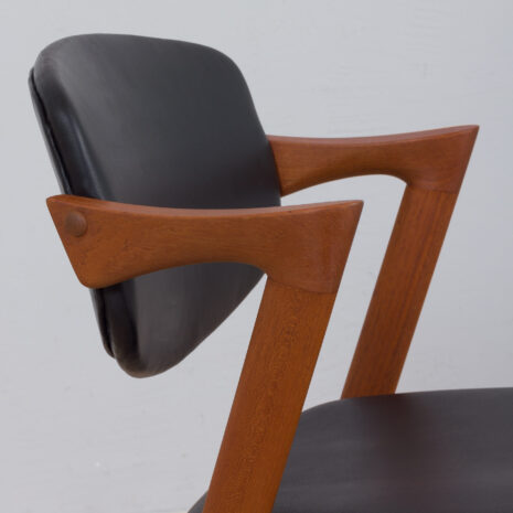 22051 Chaise 42 en teck Kai Kristiansen en cuir noir, 1960s-9 Teak chair Kai Kristiansen in black leather s scaled
