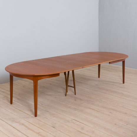 22055 Extendable round teak dining table Model 62 by H. Kjaernulf For Sorø Stolefabrik, Denmark 1960s-4 Extendable round teak dining table Model by H