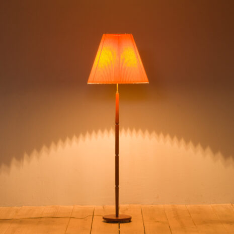 22065 Lampadaire vintage danois en teck dans le style Le Klint-10 Danish vintage floor lamp in teak in Le Klint style scaled