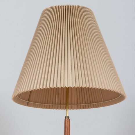 22065 Lampadaire vintage danois en teck dans le style Le Klint-16 Danish vintage floor lamp in teak in Le Klint style scaled