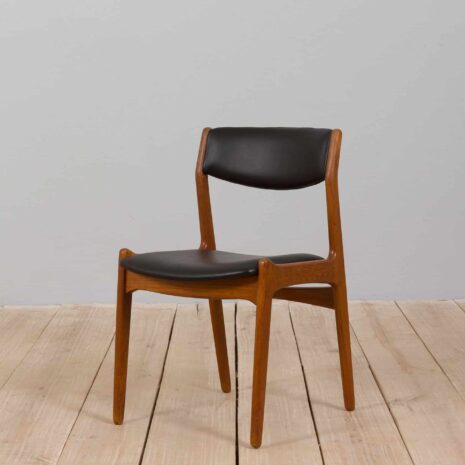 Duńskie krzesło biurowe z drewna tekowego w czarnej skórze proj. Erik Buch, lata 60.