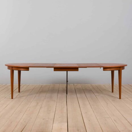 22112 Okrągły stół rozkładany z drewna tekowego model 55 firmy Omann Jun 3 dodatkowe skrzydła, lata 1960-22 Okrągły stół z przedłużeniem z drewna tekowego, model Omann Jun, dodatkowe blaty s