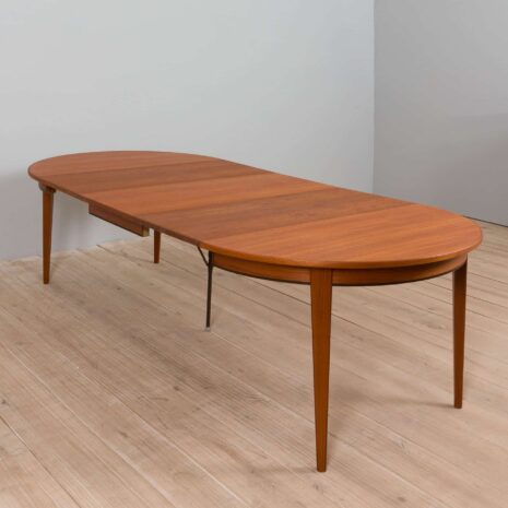 22112 Okrągły stół rozkładany z drewna tekowego model 55 firmy Omann Jun 3 dodatkowe skrzydła, lata 1960-25 Okrągły stół z przedłużeniem z drewna tekowego, model Omann Jun, dodatkowe blaty s