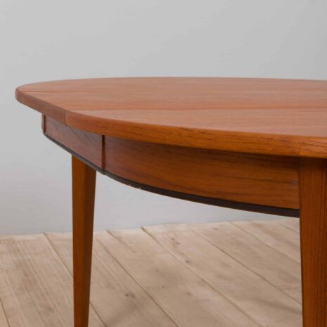 22112 Okrągły stół rozkładany z drewna tekowego model 55 firmy Omann Jun 3 dodatkowe skrzydła, lata 1960-28 Okrągły stół z przedłużeniem z drewna tekowego, model Omann Jun, dodatkowe blaty s