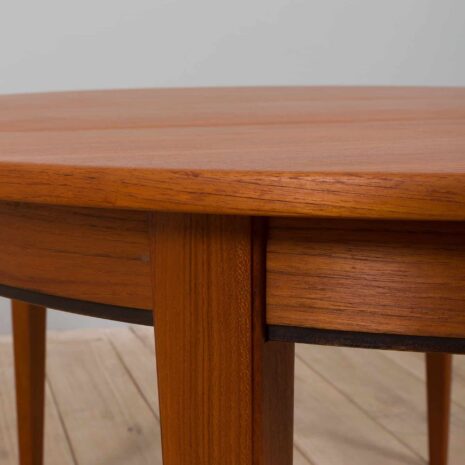 22112 Okrągły stół z drewna tekowego model 55 firmy Omann Jun 3 dodatkowe skrzydła, lata 1960-29 Okrągły stół z przedłużeniem z drewna tekowego, model Omann Jun, dodatkowe blaty s