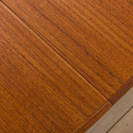 22112 Okrągły stół rozkładany z drewna tekowego model 55 firmy Omann Jun 3 dodatkowe skrzydła, lata 1960-30 Okrągły stół z przedłużeniem z drewna tekowego, model Omann Jun, dodatkowe blaty s